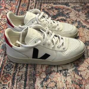 Veja V-10 Sneakers